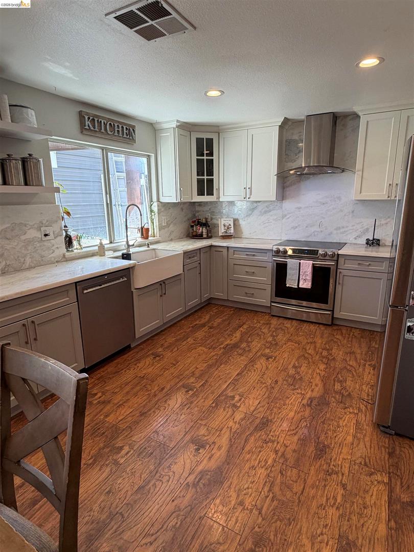 3524 Sailboat Dr photo 2