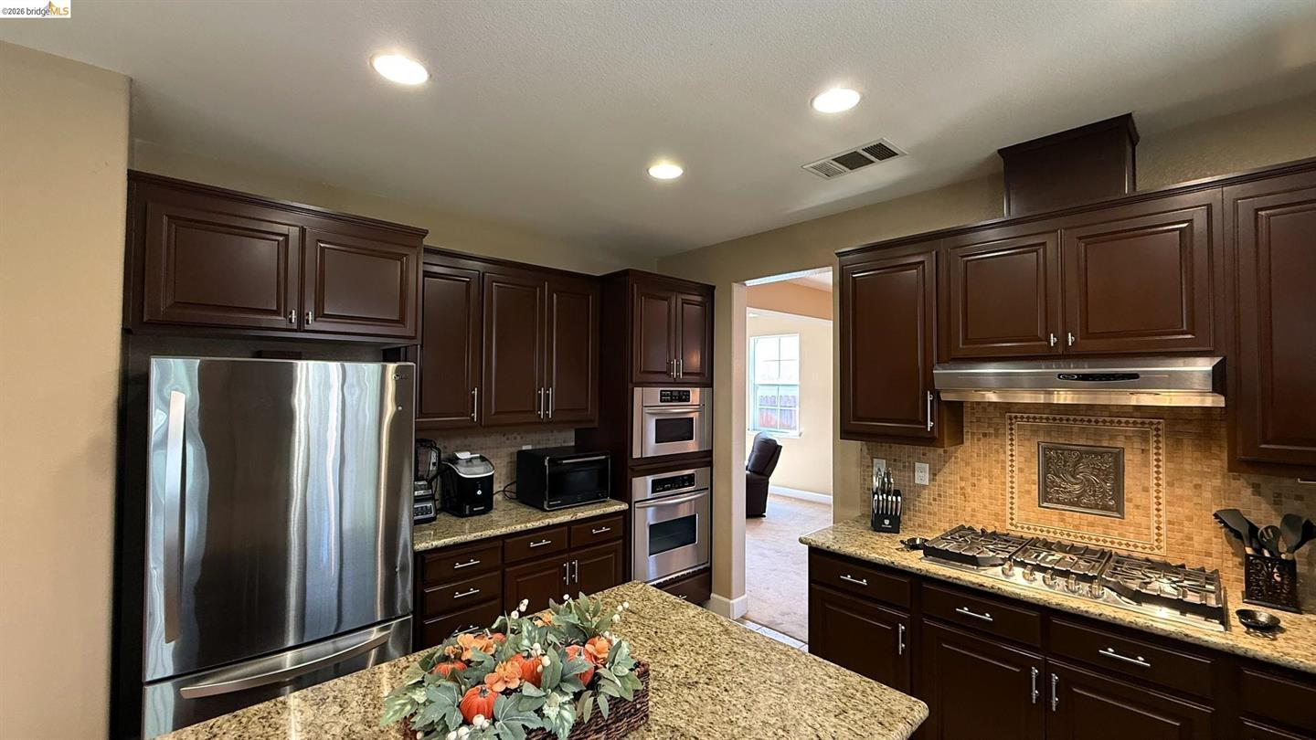 453 Emerson Court photo 12