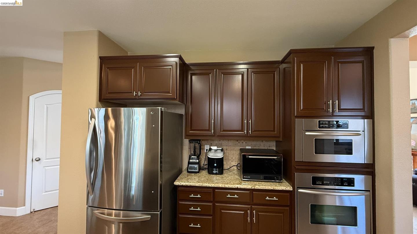 453 Emerson Court photo 14