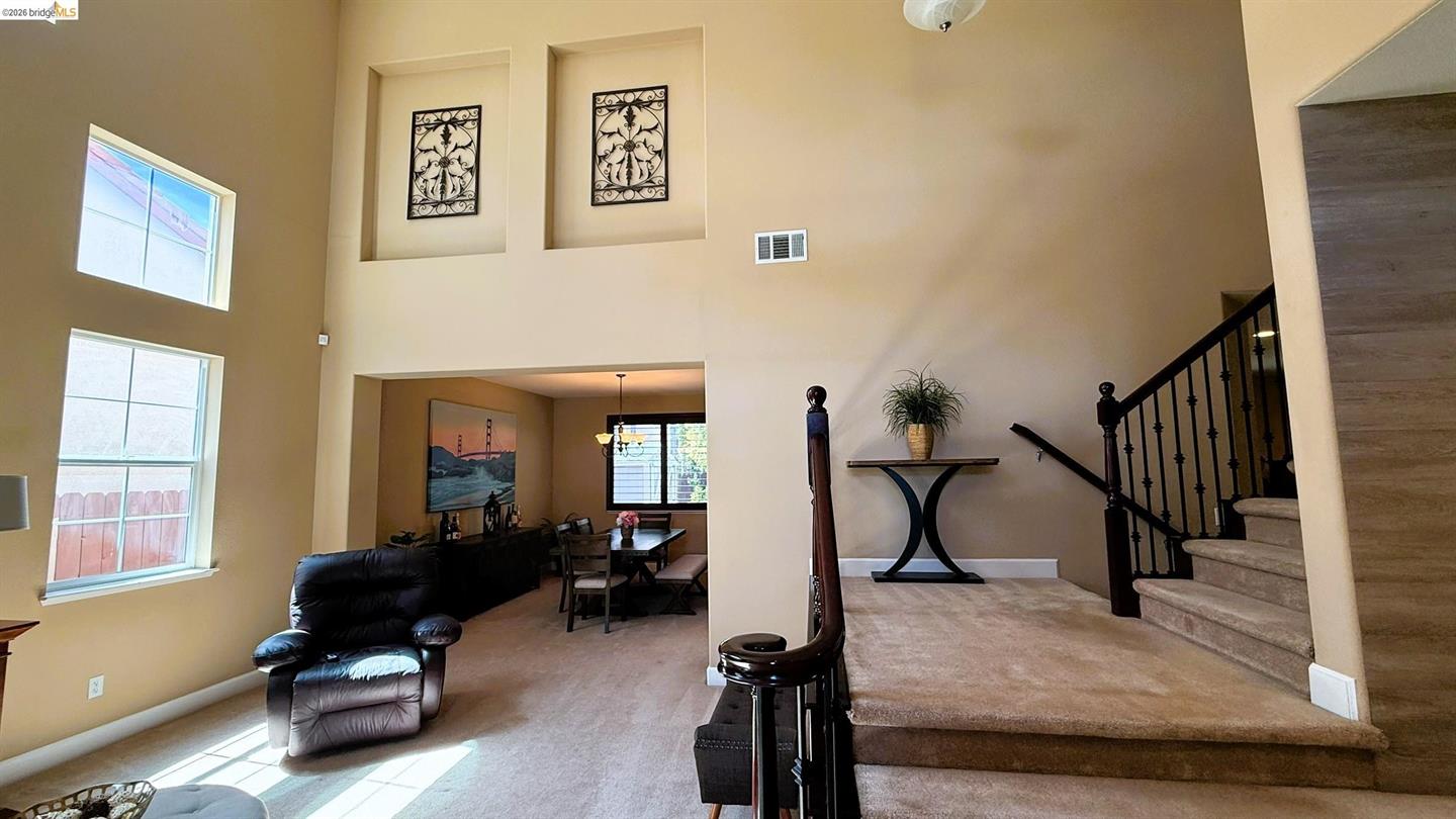 453 Emerson Court photo 3