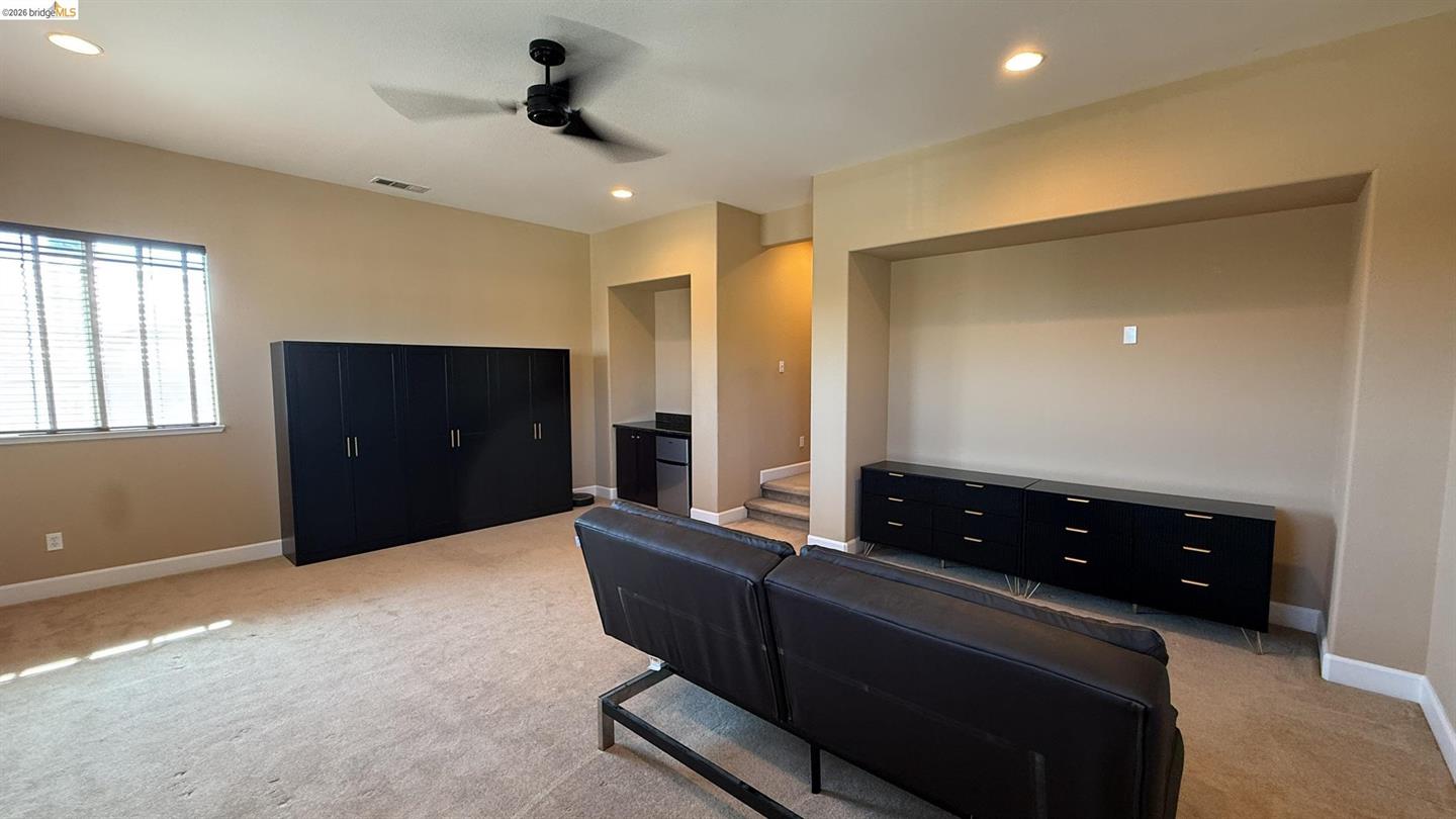 453 Emerson Court photo 33