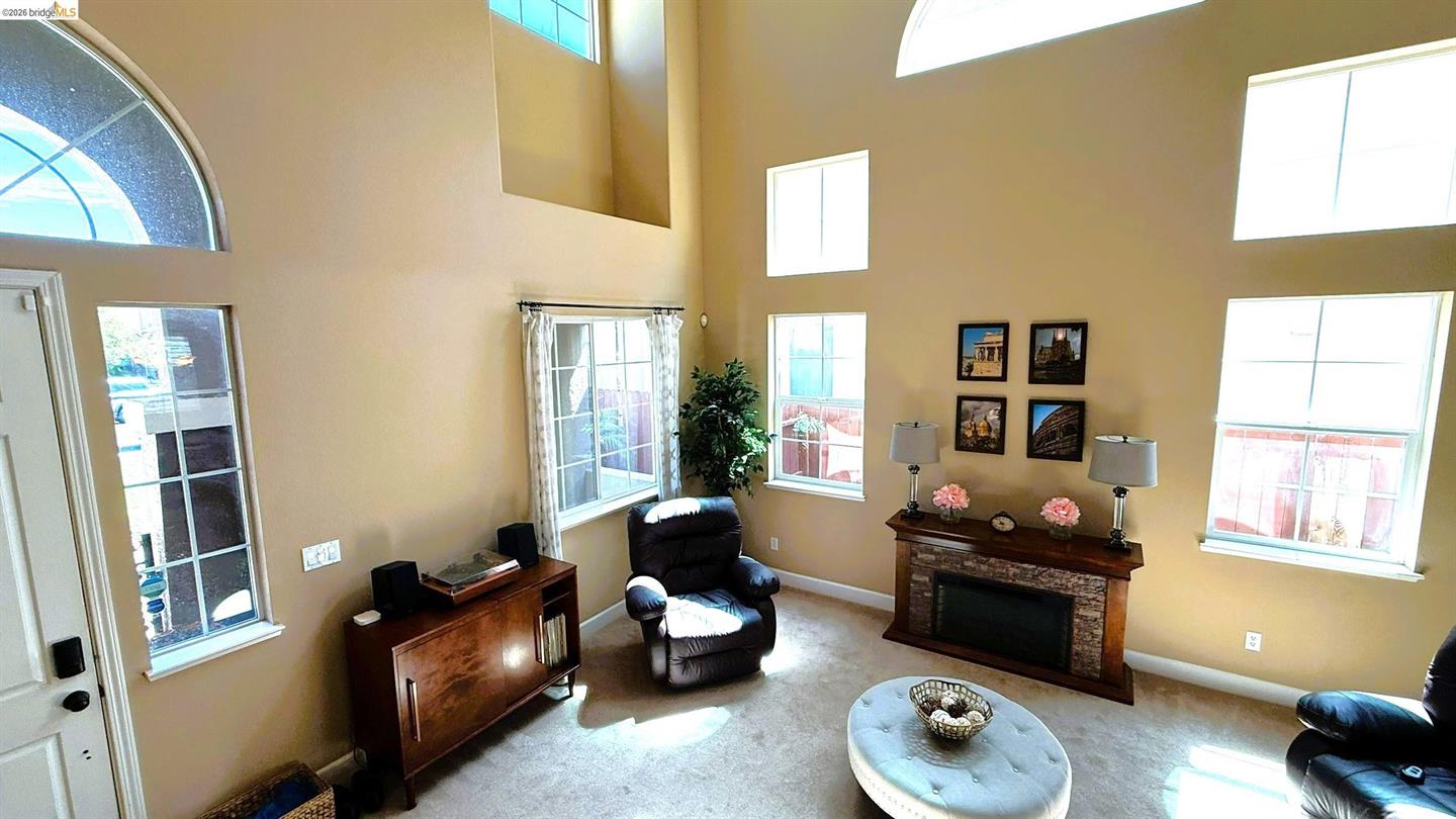 453 Emerson Court photo 6