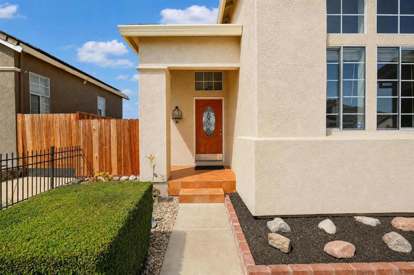 2218 Newport Court photo 4