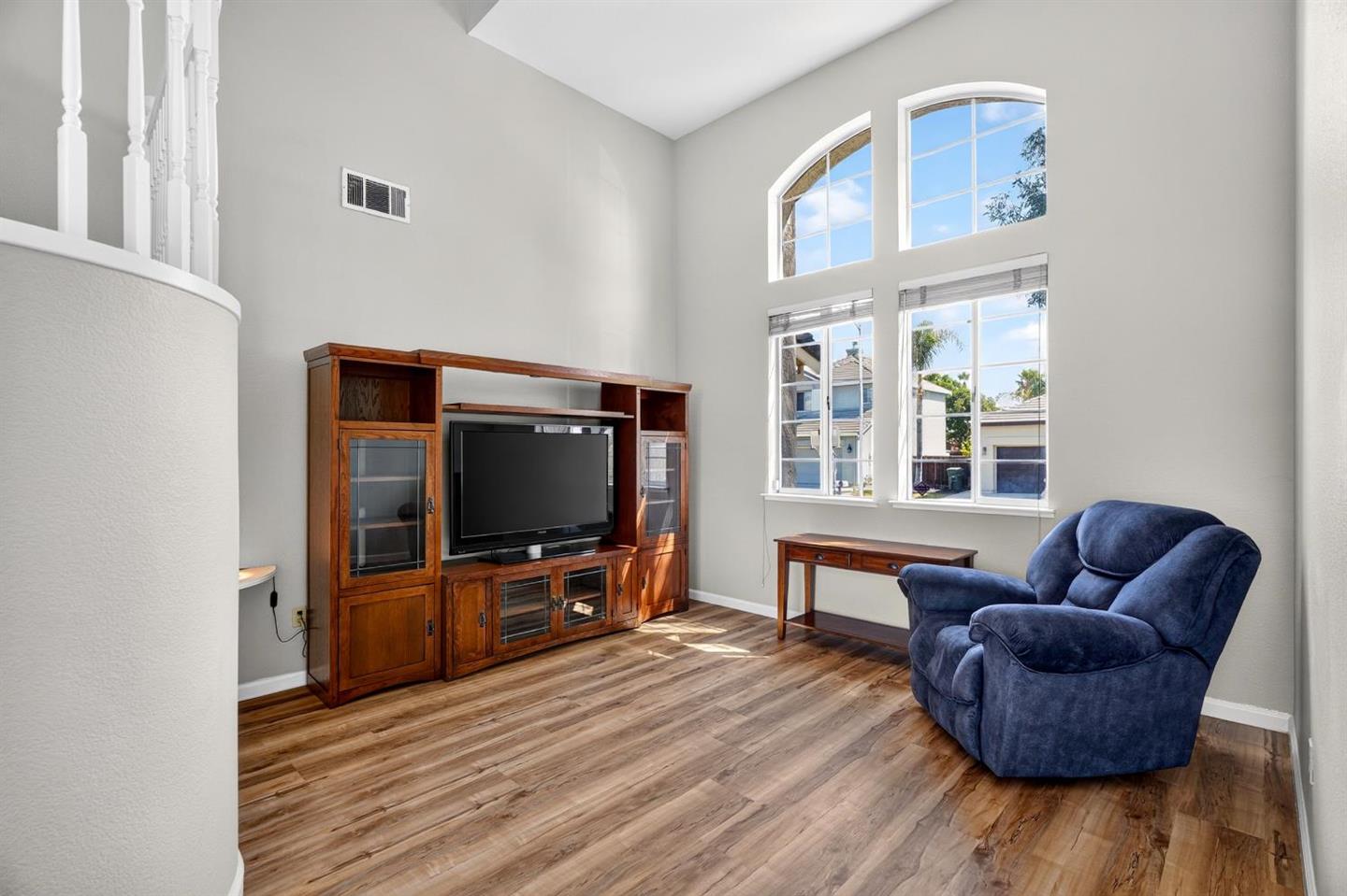 2218 Newport Court photo 7