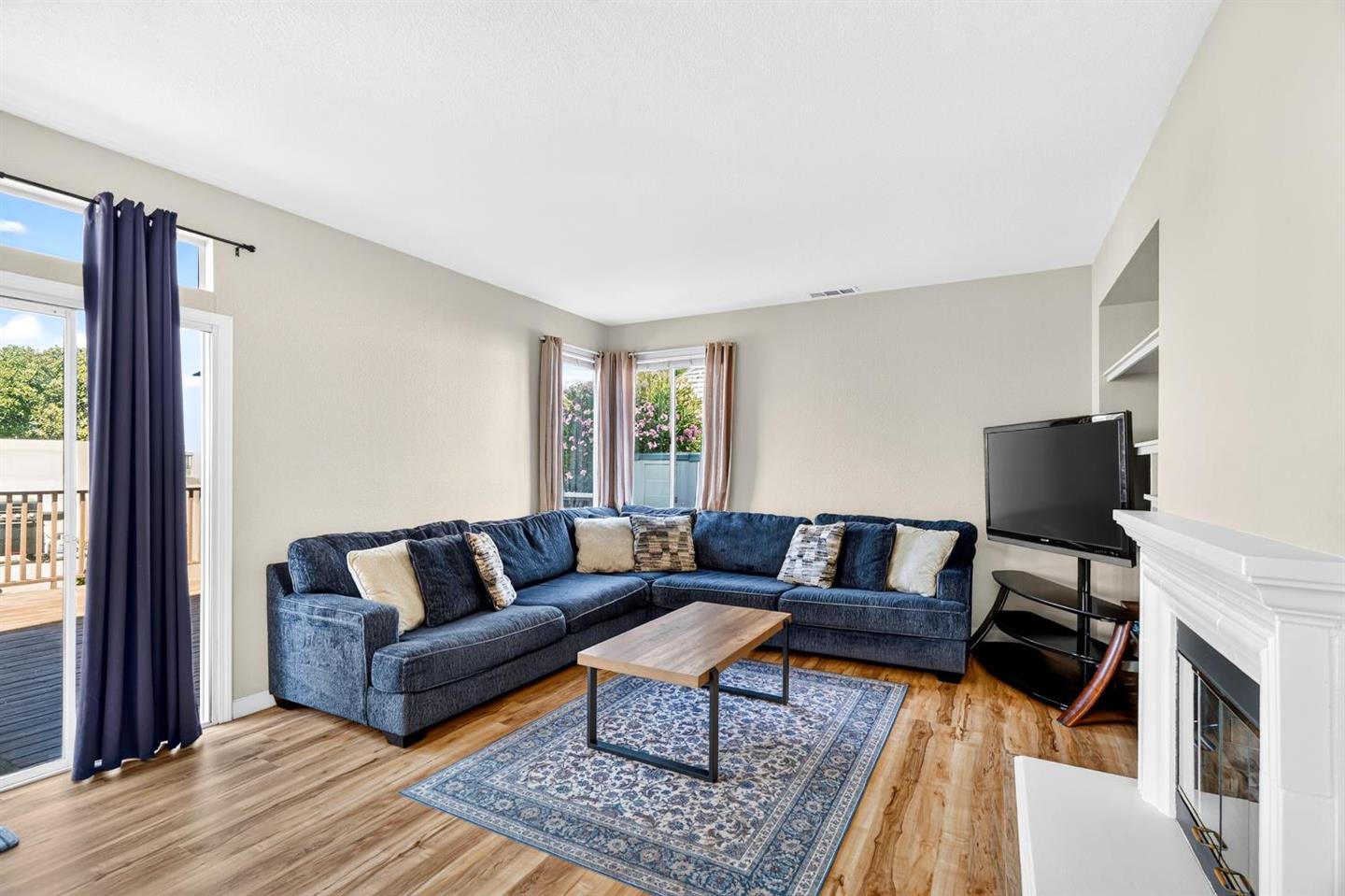 2218 Newport Court photo 8