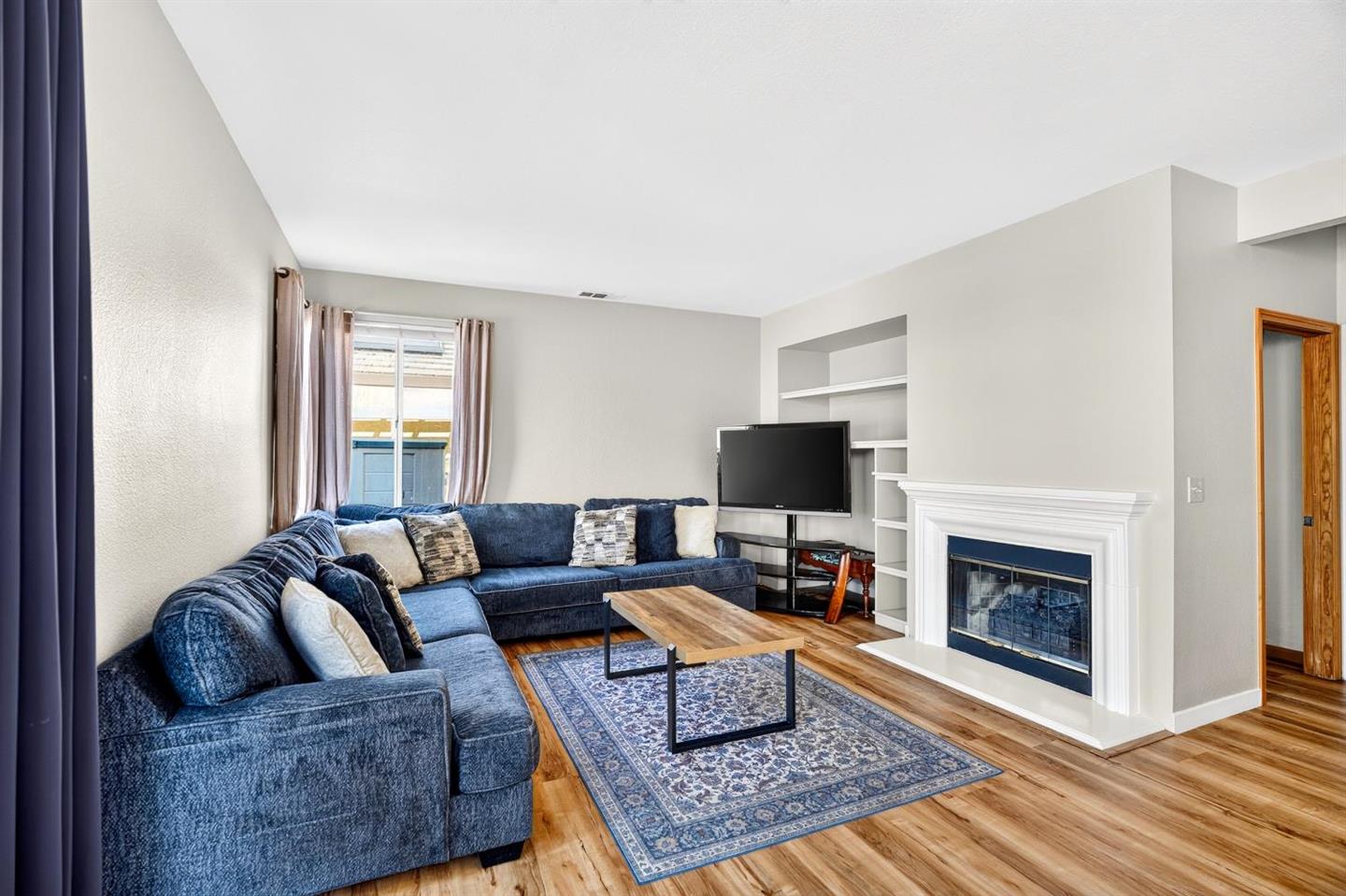 2218 Newport Court photo 10