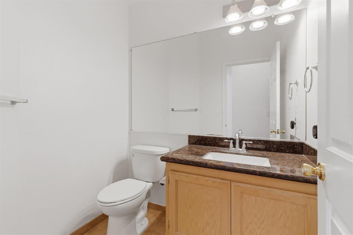 2236 NE Newport Court photo 23