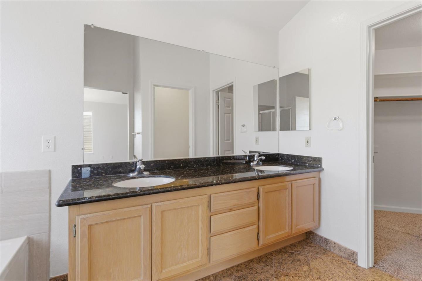 2236 NE Newport Court photo 34