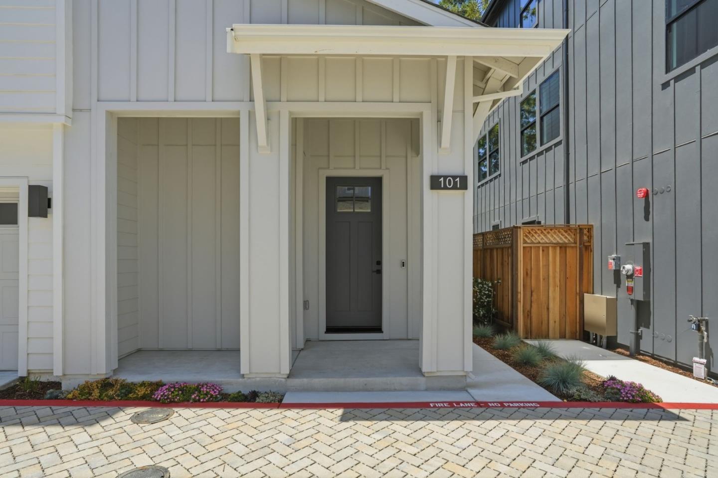 101 Sunnyside Court photo 2