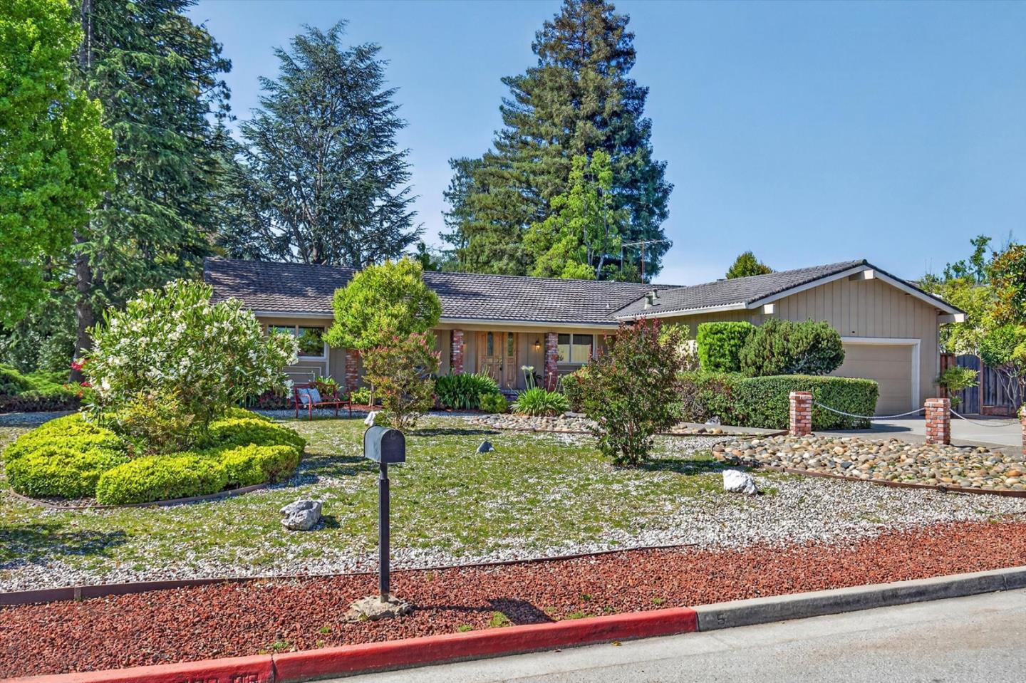 20154 KNOLLWOOD Drive photo 2