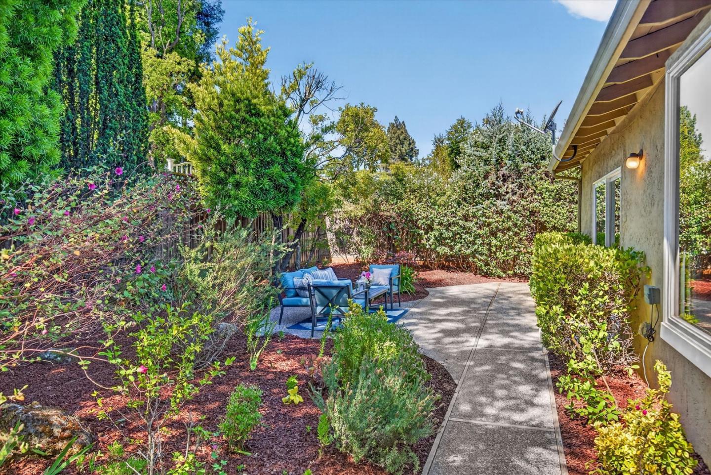 20154 KNOLLWOOD Drive photo 32