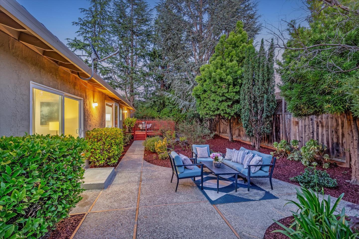 20154 KNOLLWOOD Drive photo 35