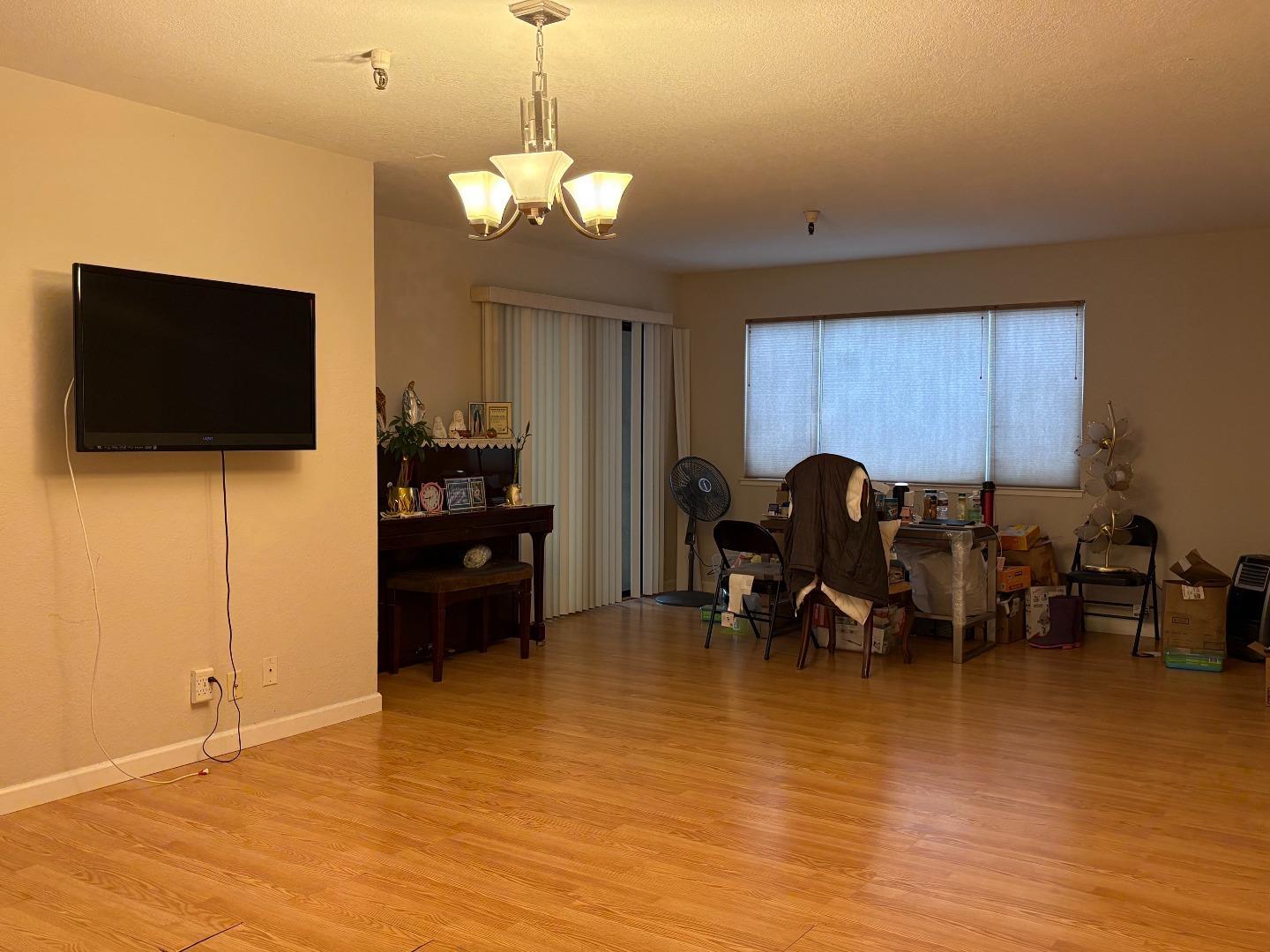 449 Alberto Way #131 photo 4
