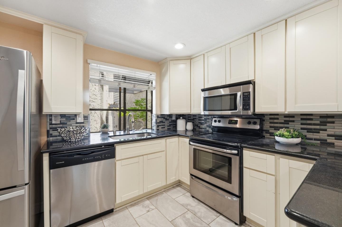 1166 Capri Drive photo 8