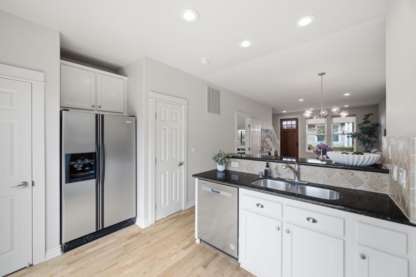 302 Creekside Village Drive photo 12