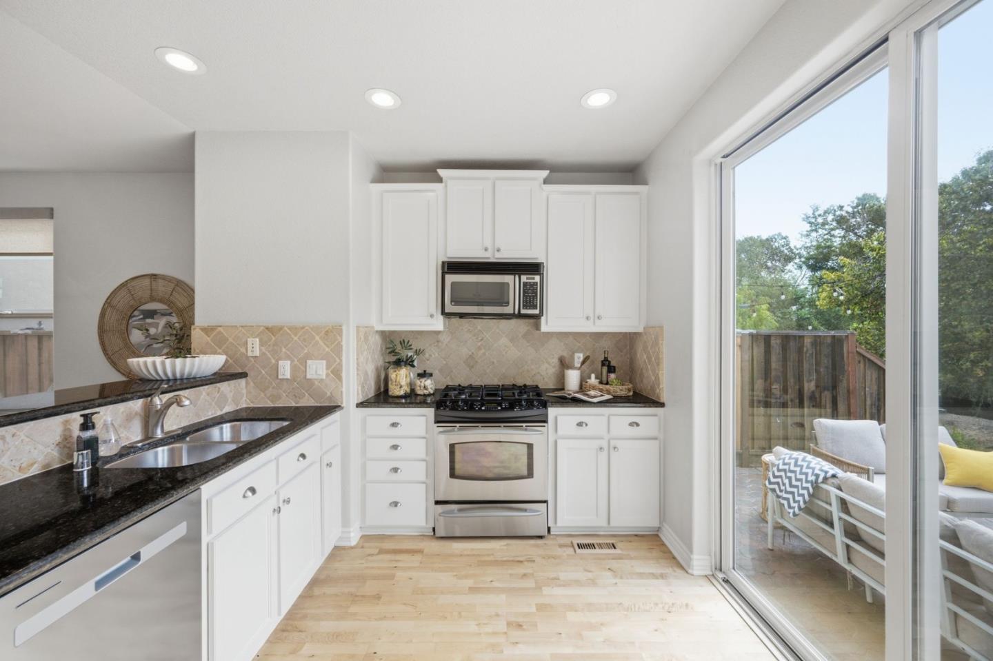 302 Creekside Village Drive photo 15