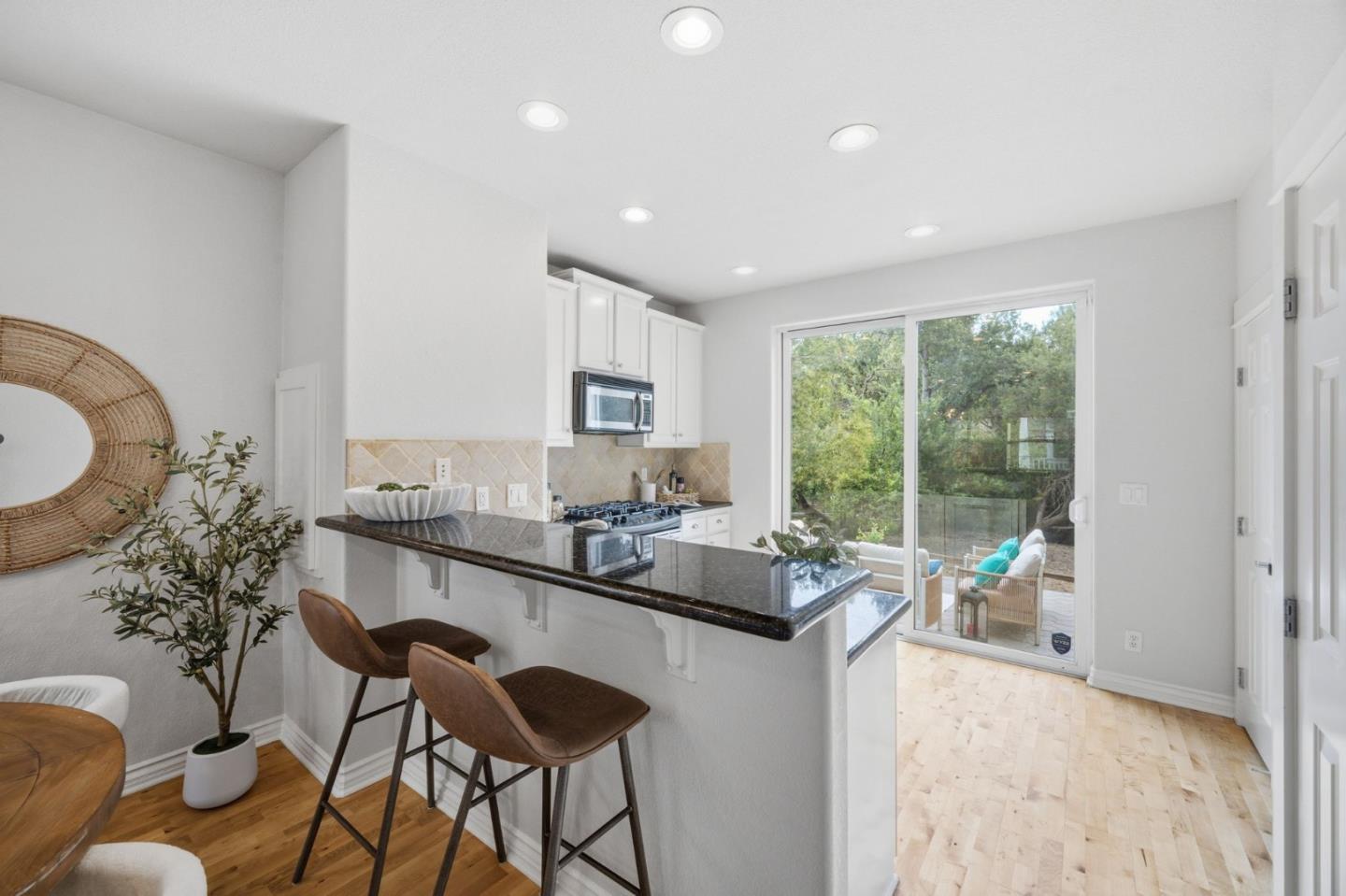 302 Creekside Village Drive photo 10