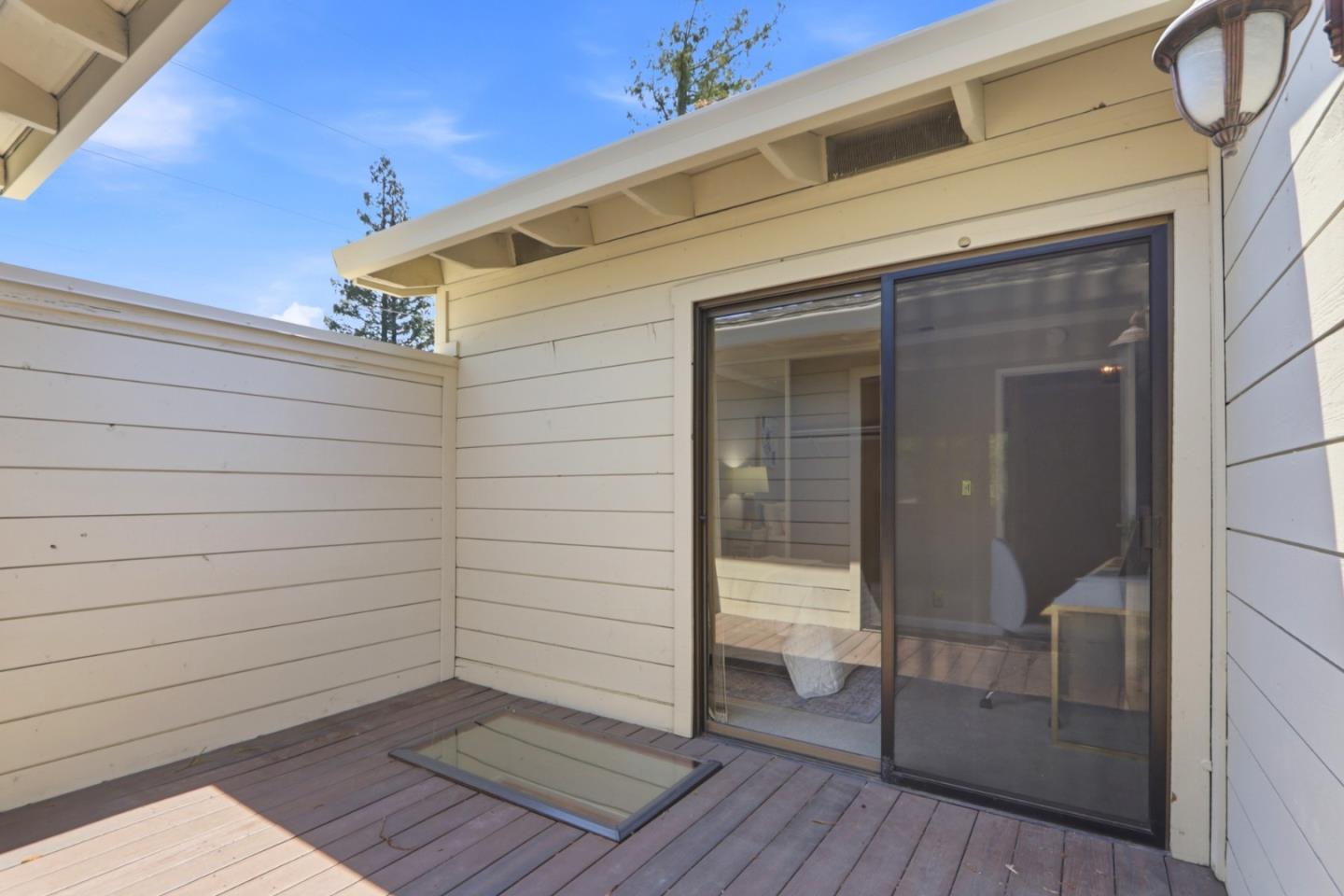 102 Lancewood Place photo 24