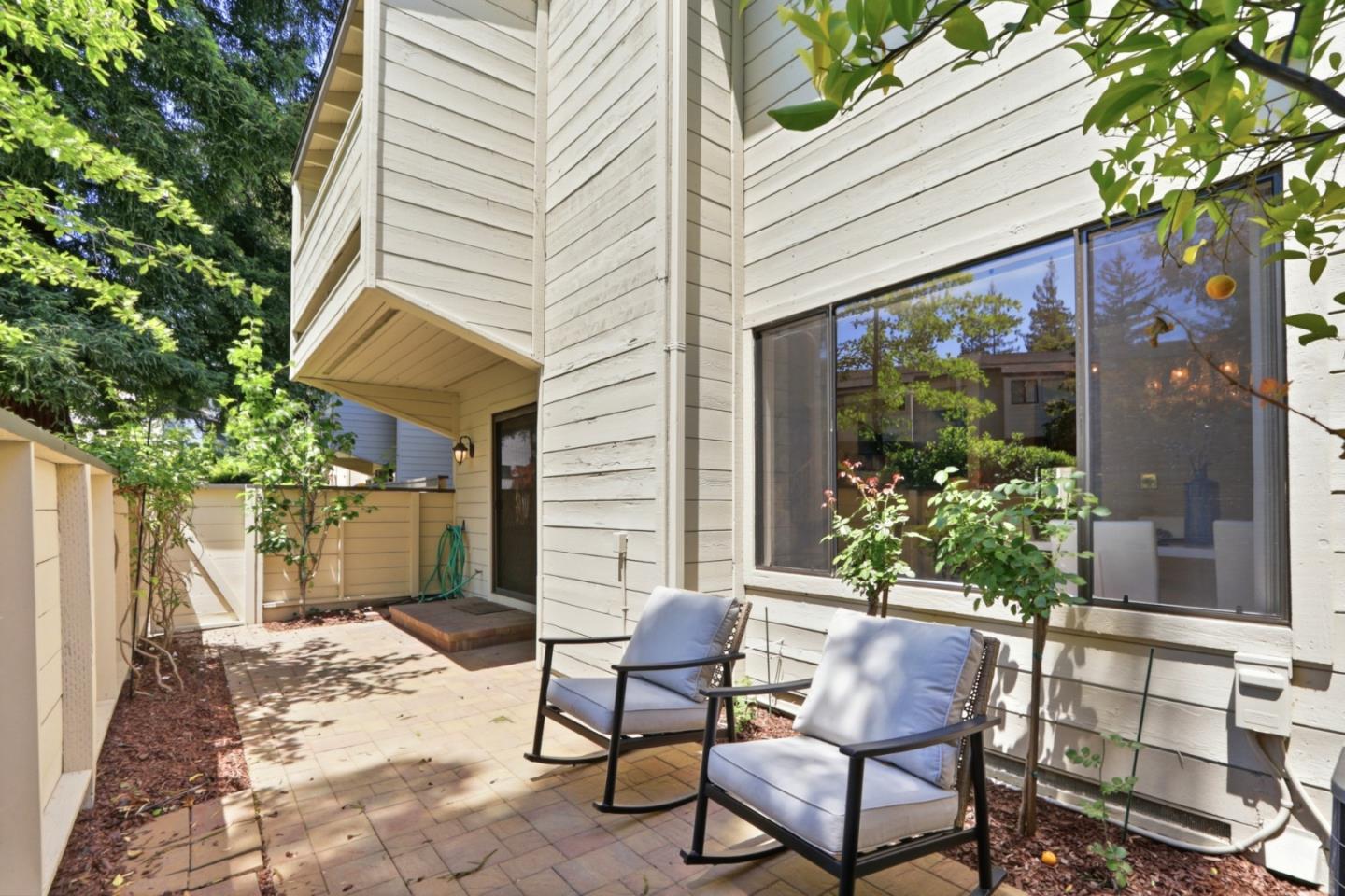102 Lancewood Place photo 29