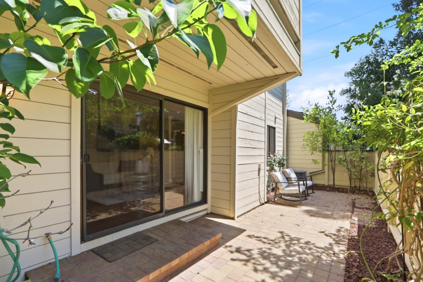 102 Lancewood Place photo 30