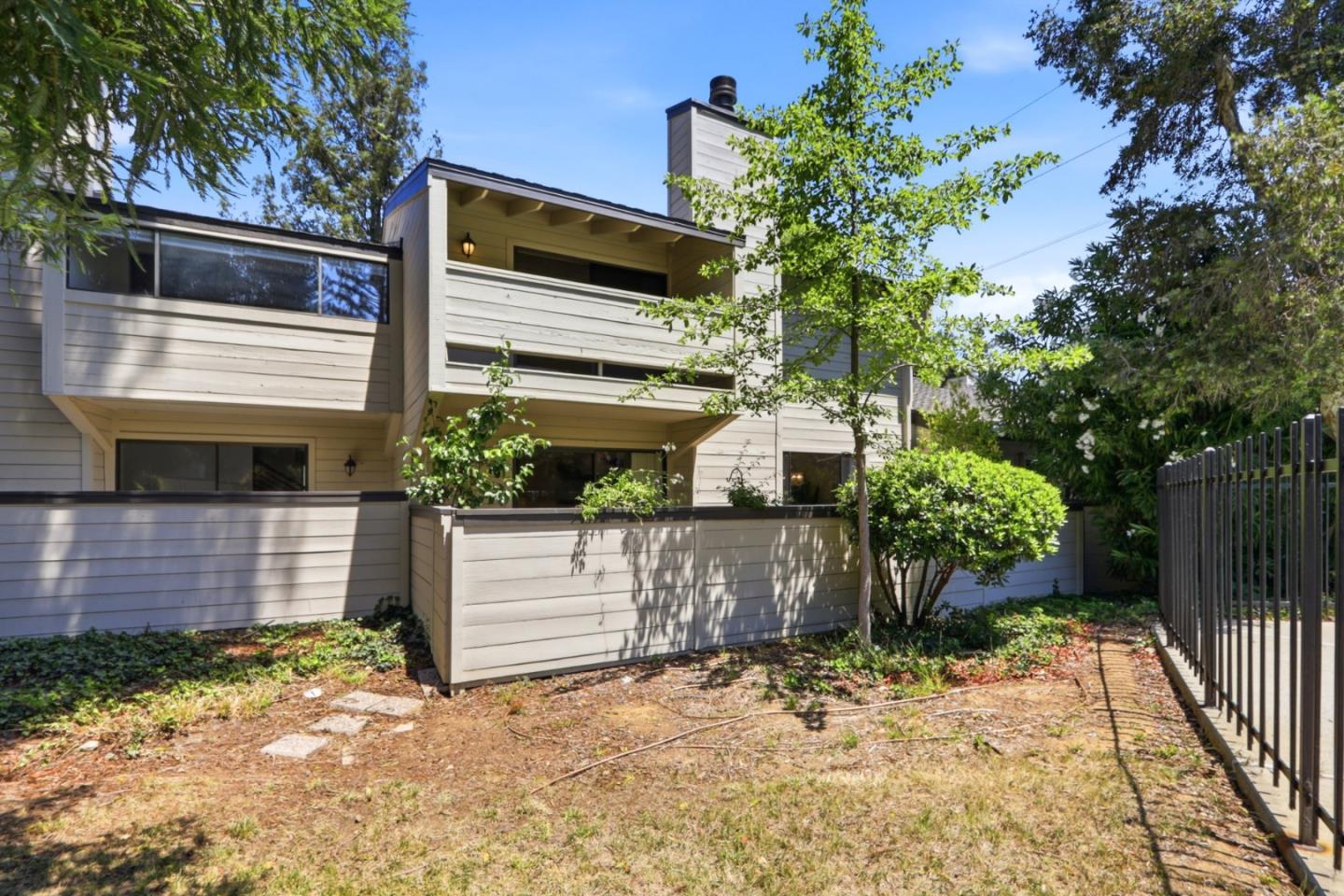 102 Lancewood Place photo 32