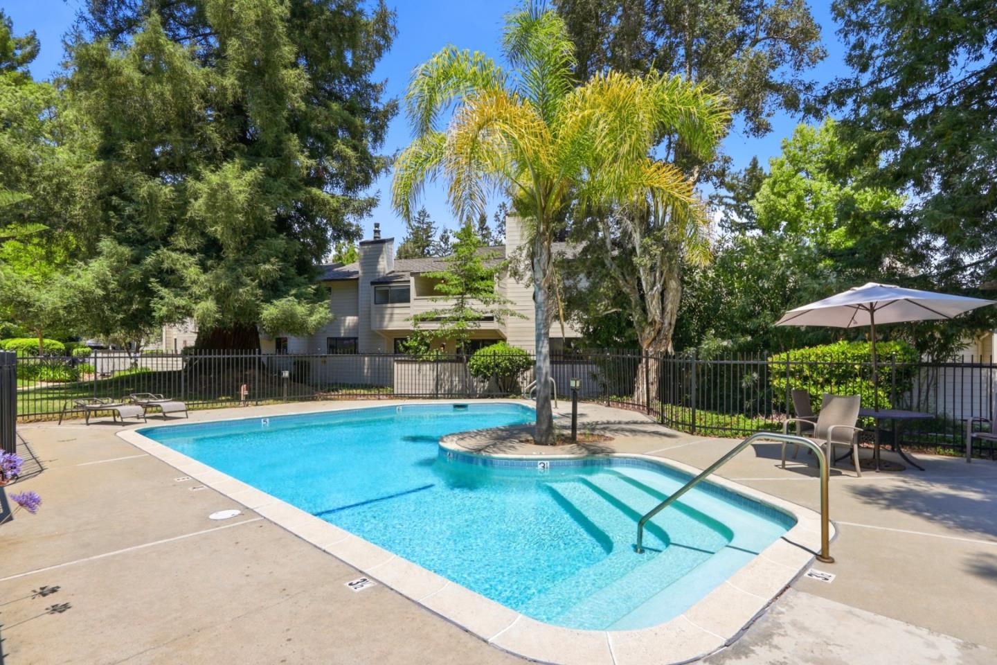 102 Lancewood Place photo 34