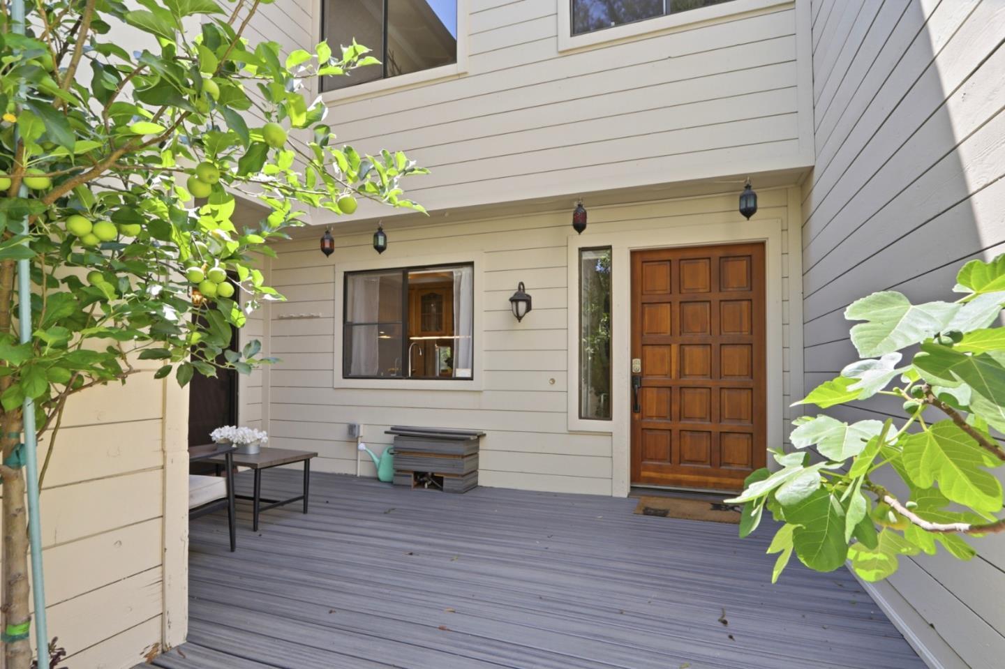 102 Lancewood Place photo 8