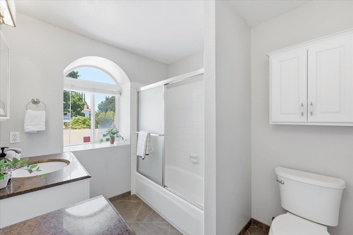 1689 Luika Place photo 35