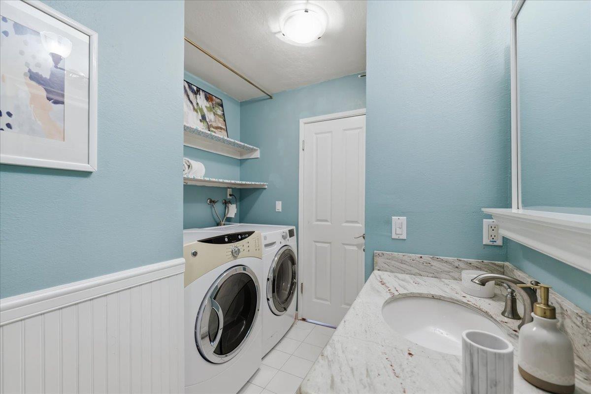 1689 Luika Place photo 42