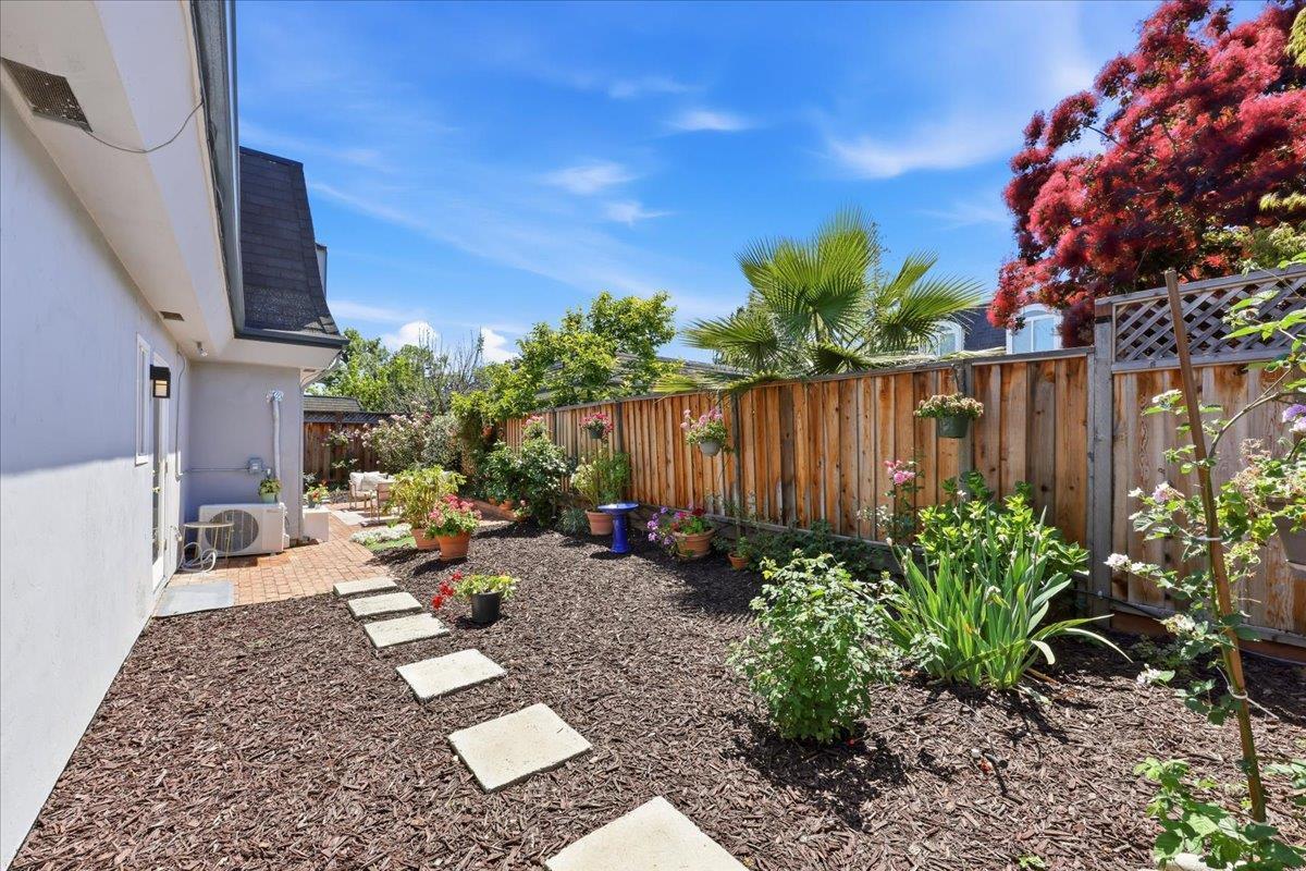 1689 Luika Place photo 49