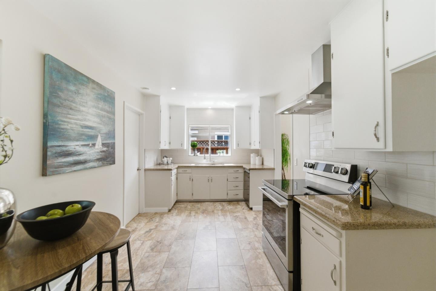 381 Manchester Avenue photo 6