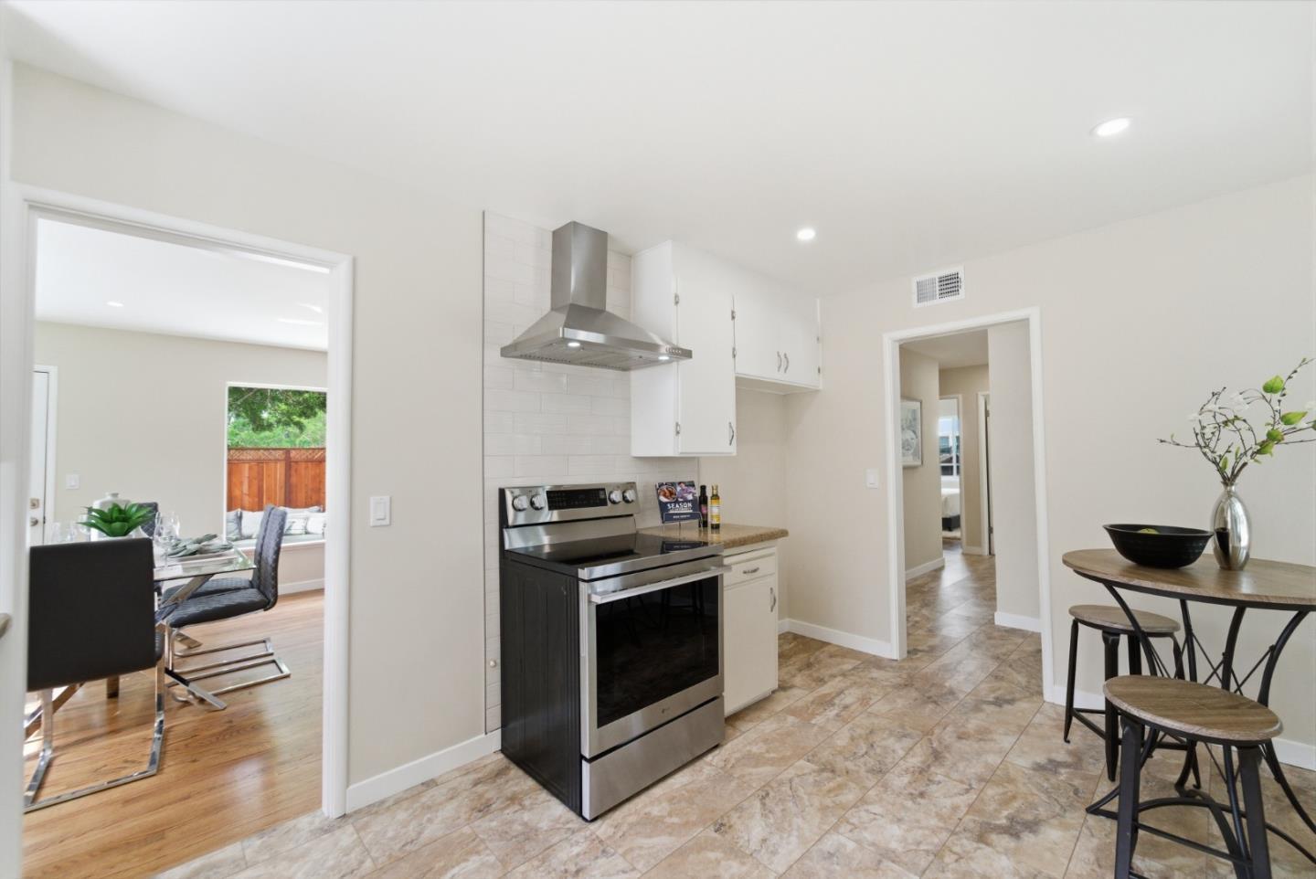 381 Manchester Avenue photo 8