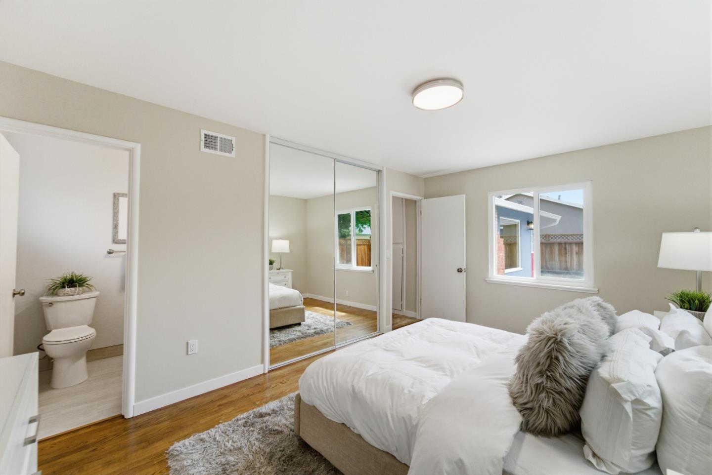 381 Manchester Avenue photo 10