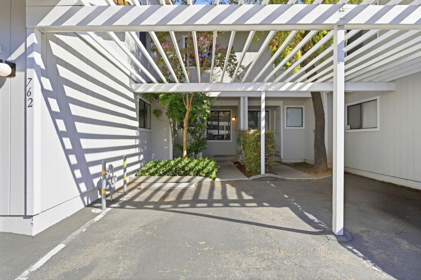 762 Pollard Road photo 4