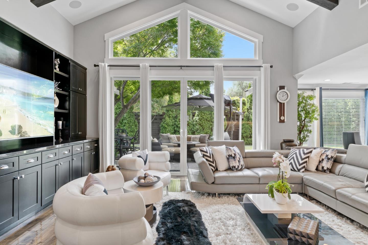 1052 Mcbain Avenue photo 33