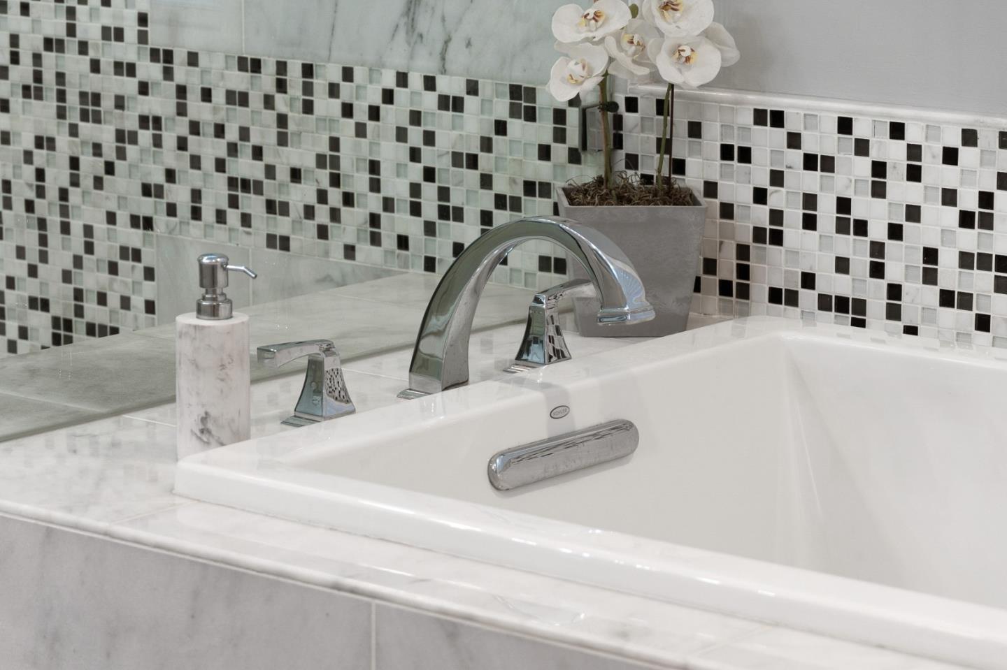 1052 Mcbain Avenue photo 86