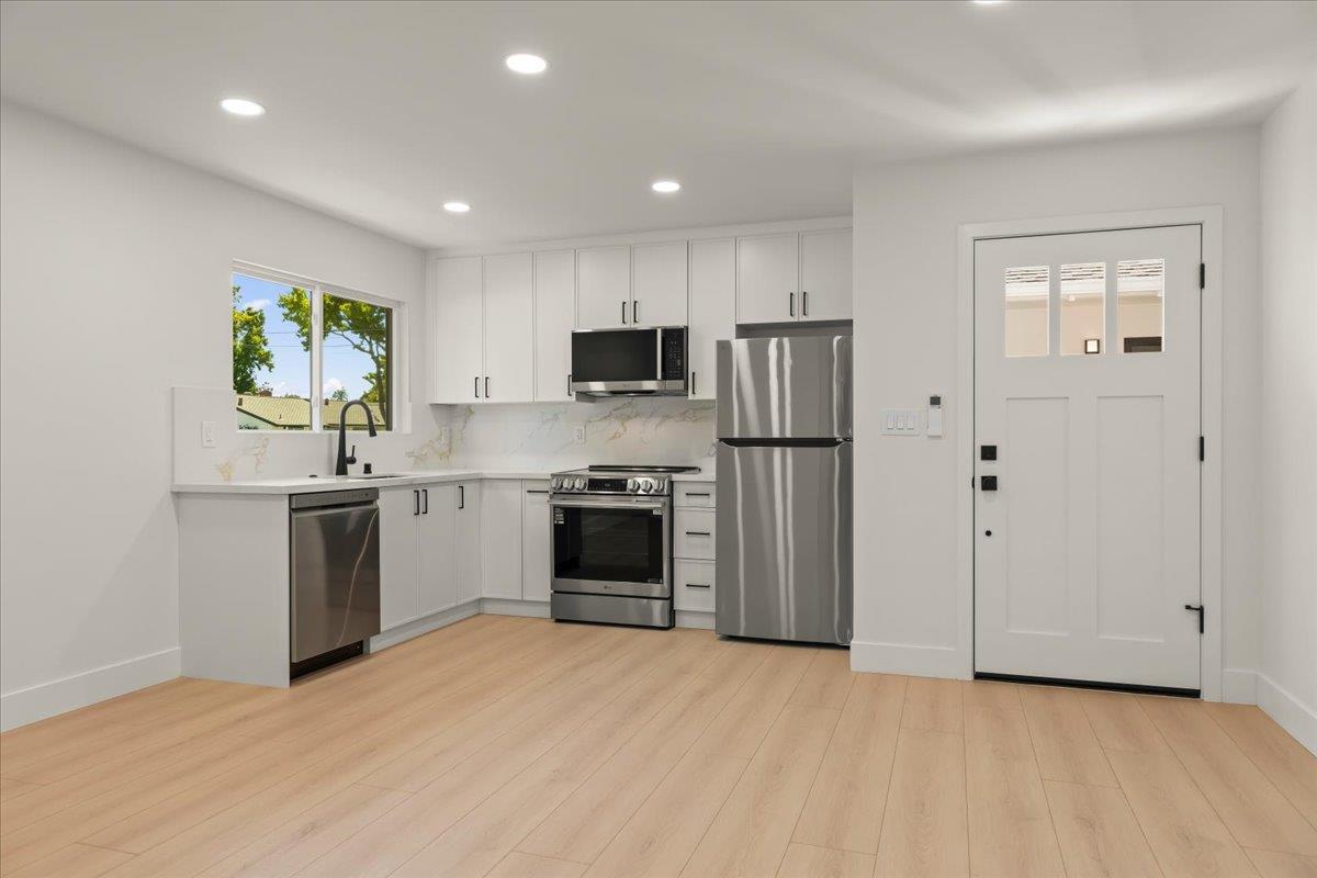 381 N Leigh Avenue photo 39