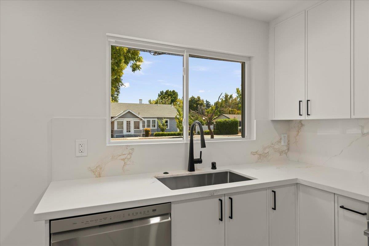 381 N Leigh Avenue photo 41