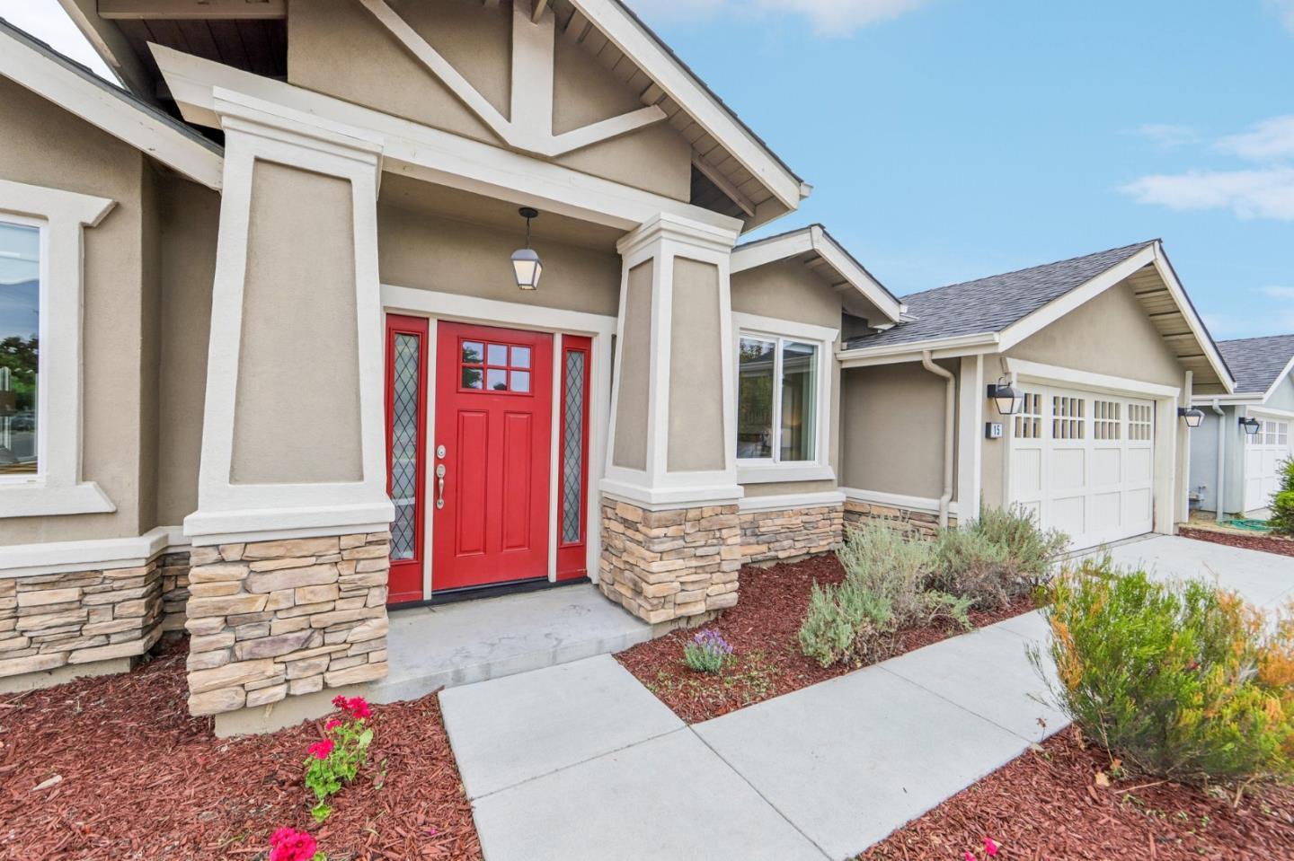 15 Colleen Way photo 2