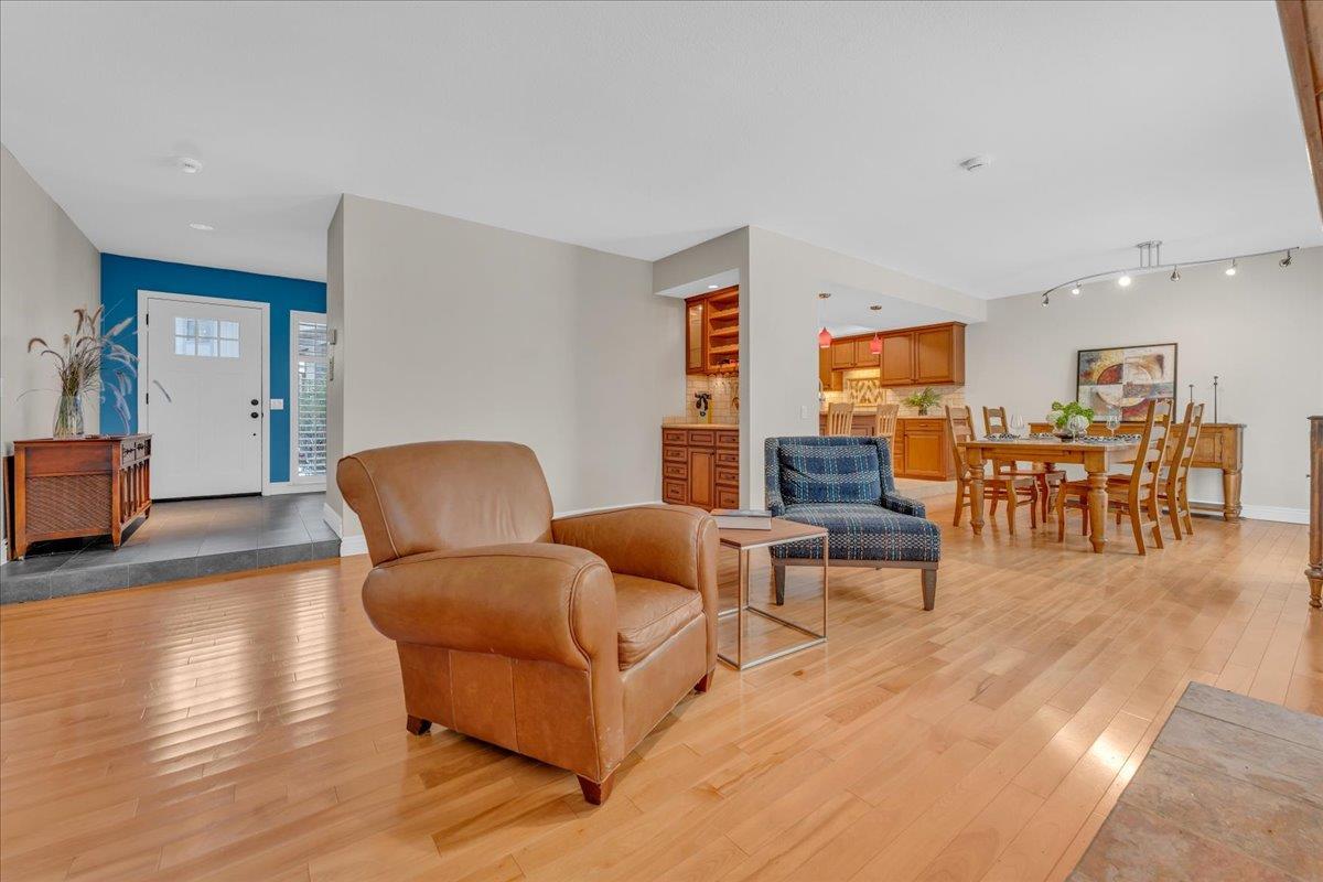 103 Hooke Lane photo 4