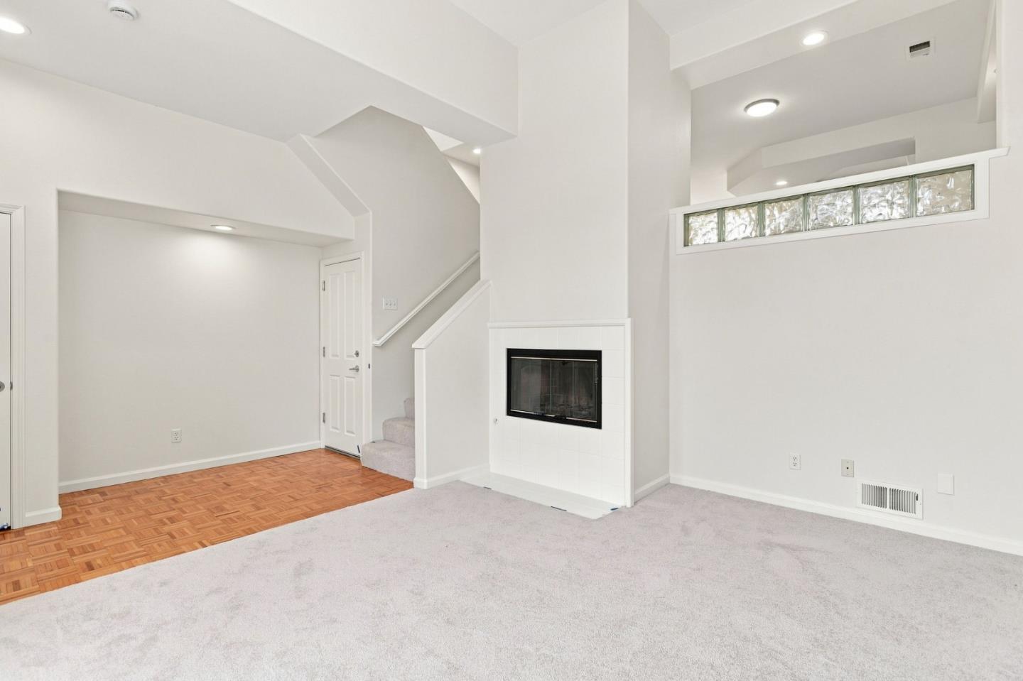 34 Erin Lane photo 35