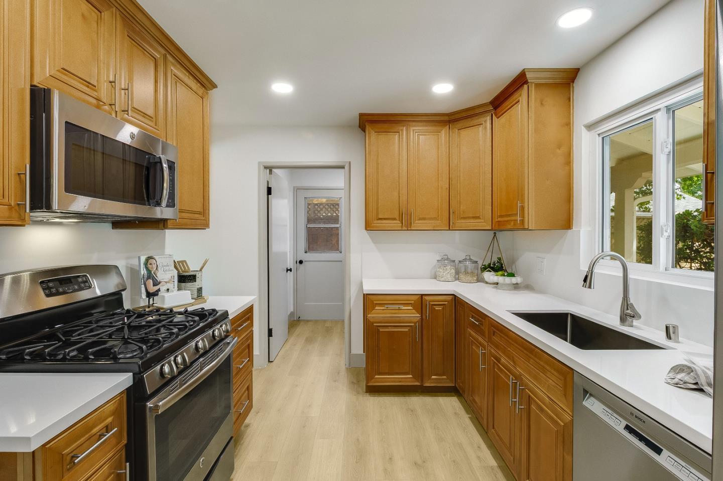 421 Manchester Avenue photo 4