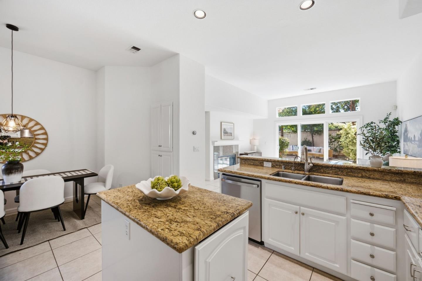 2112 Vizcaya Way photo 11