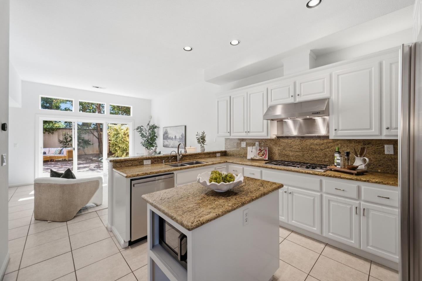 2112 Vizcaya Way photo 12