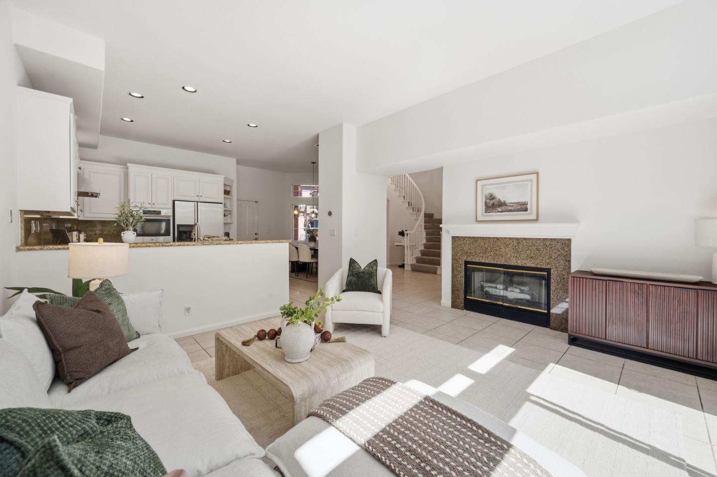 2112 Vizcaya Way photo 17