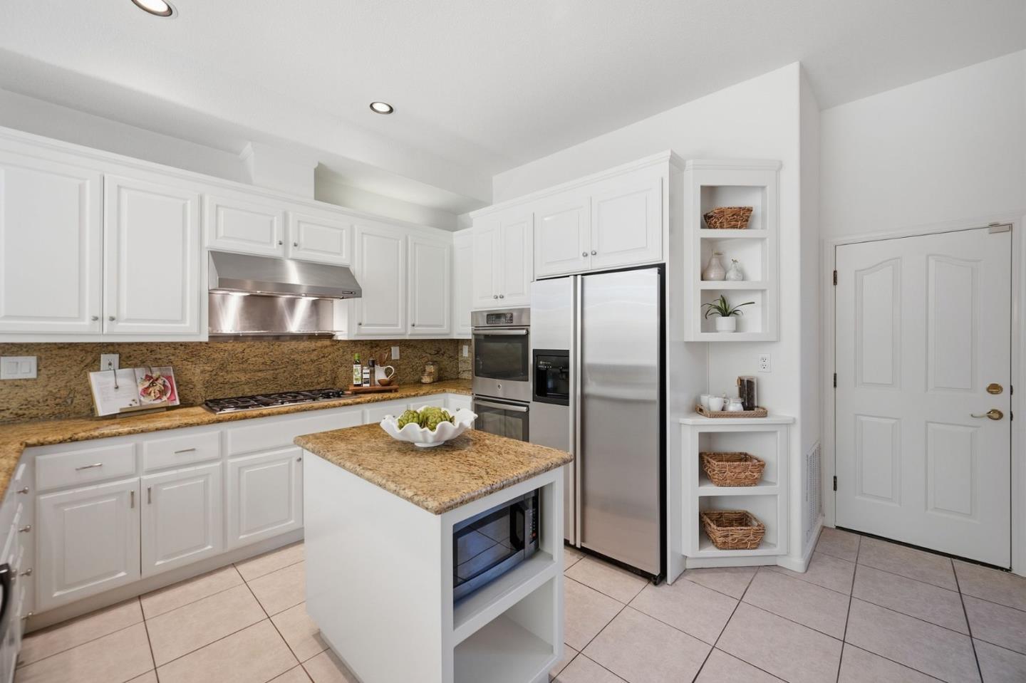 2112 Vizcaya Way photo 10