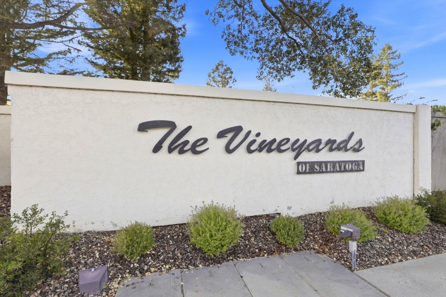 19554 Vineyard Ln, Saratoga, CA