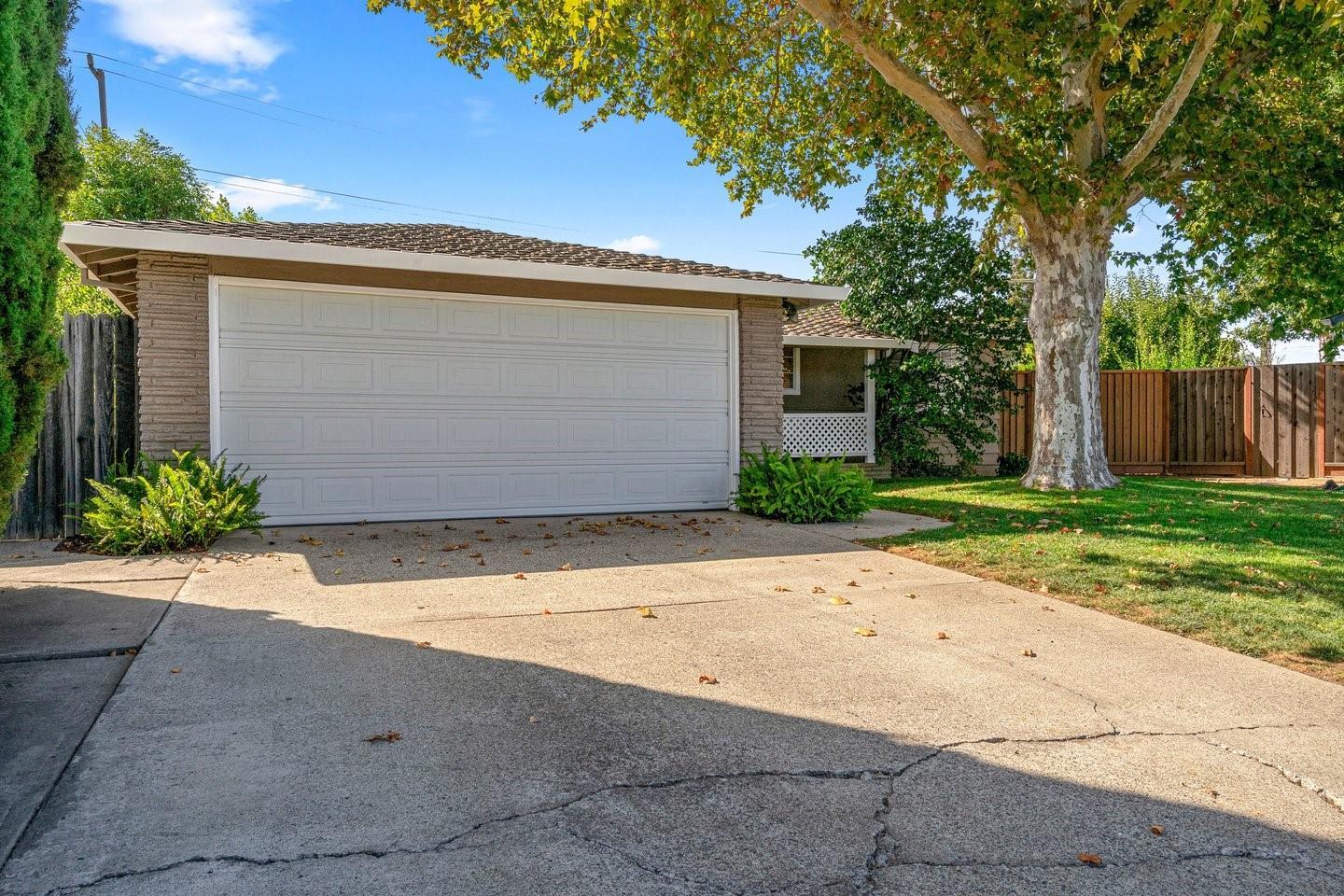 1475 Ginden Court photo 2