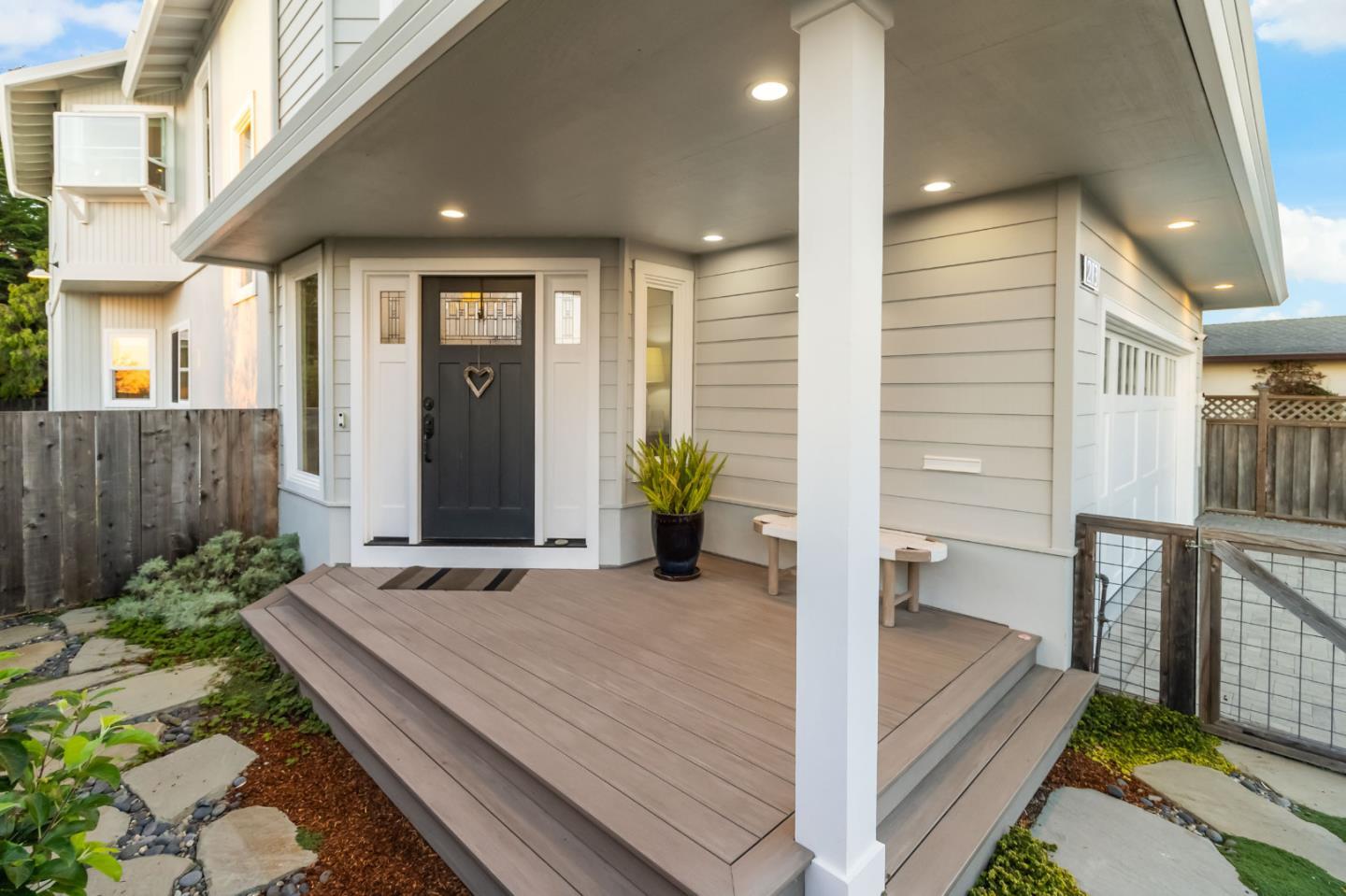 213 Myrtle Street photo 2