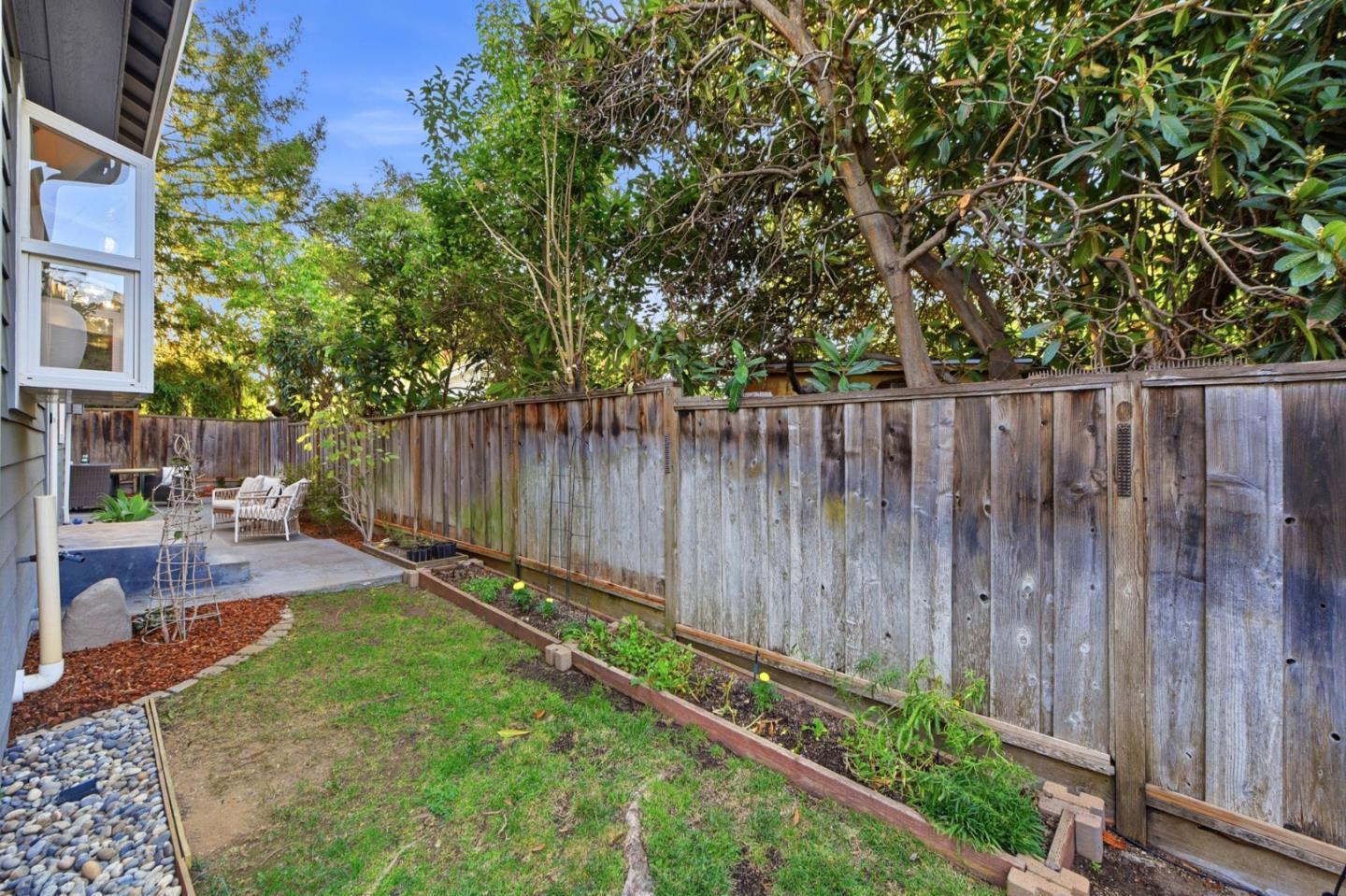1689 Walters Avenue photo 36